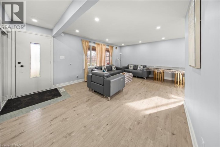 Photo 5 at 42 Tupper Crescent, Heritage Park / Rosemount, Kitchener