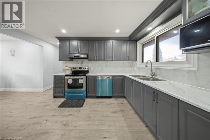 Photo 6 at 42 Tupper Crescent, Heritage Park / Rosemount, Kitchener