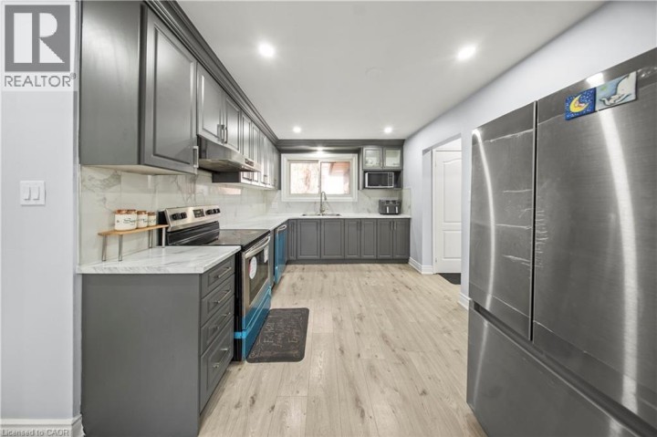 Photo 7 at 42 Tupper Crescent, Heritage Park / Rosemount, Kitchener