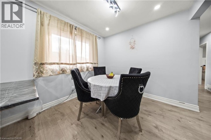 Photo 9 at 42 Tupper Crescent, Heritage Park / Rosemount, Kitchener