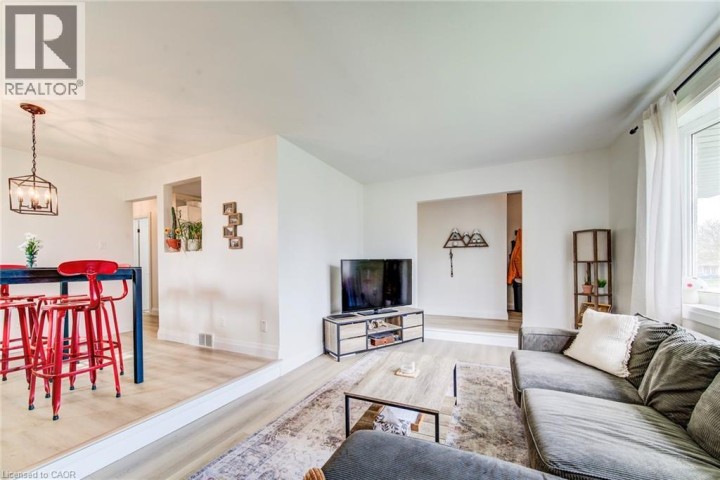 Photo 10 at 183 Dinison Crescent, Laurentian Hills / Country Hills W, Kitchener