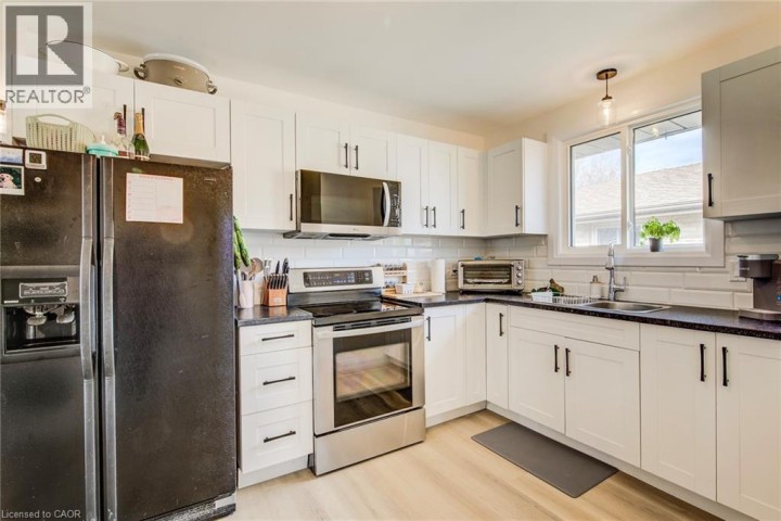 Photo 14 at 183 Dinison Crescent, Laurentian Hills / Country Hills W, Kitchener