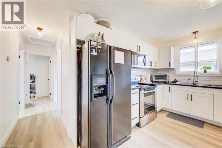 Photo 15 at 183 Dinison Crescent, Laurentian Hills / Country Hills W, Kitchener