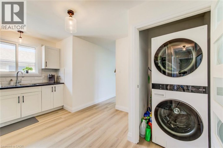 Photo 16 at 183 Dinison Crescent, Laurentian Hills / Country Hills W, Kitchener