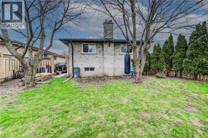 Photo 24 at 183 Dinison Crescent, Laurentian Hills / Country Hills W, Kitchener