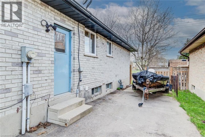 Photo 25 at 183 Dinison Crescent, Laurentian Hills / Country Hills W, Kitchener