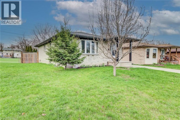 Photo 3 at 183 Dinison Crescent, Laurentian Hills / Country Hills W, Kitchener