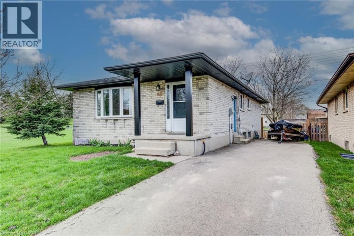 Photo 4 at 183 Dinison Crescent, Laurentian Hills / Country Hills W, Kitchener