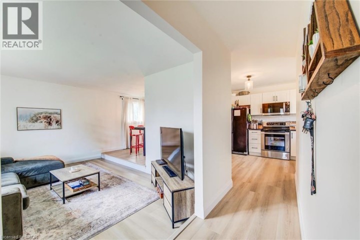Photo 7 at 183 Dinison Crescent, Laurentian Hills / Country Hills W, Kitchener
