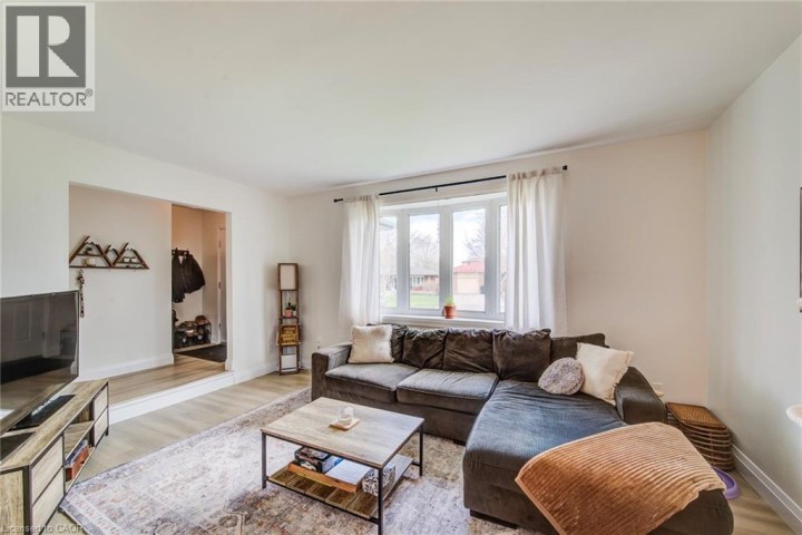 Photo 9 at 183 Dinison Crescent, Laurentian Hills / Country Hills W, Kitchener