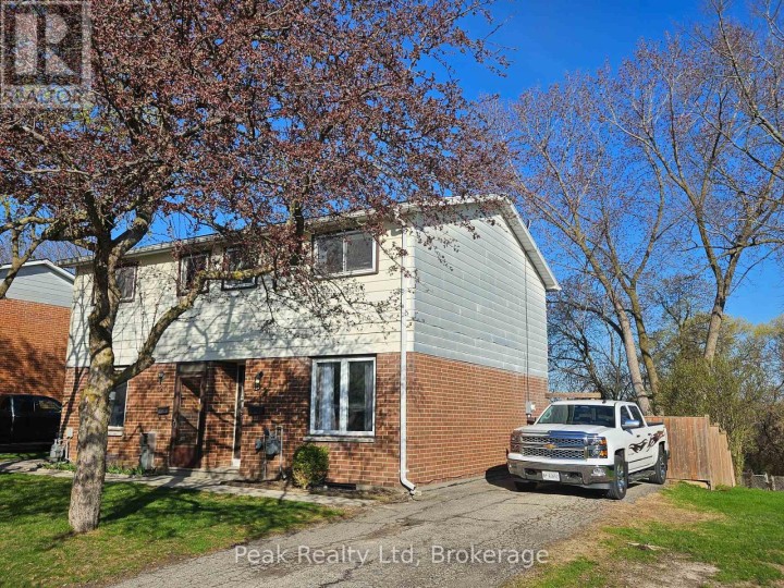 Photo 2 at 122 Keats Drive, Woodstock - South, Woodstock