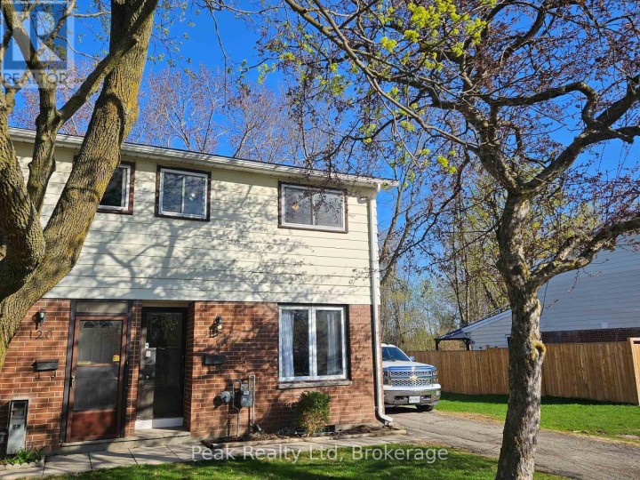 Photo 3 at 122 Keats Drive, Woodstock - South, Woodstock