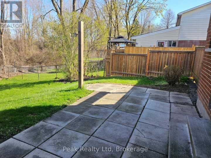 Photo 4 at 122 Keats Drive, Woodstock - South, Woodstock