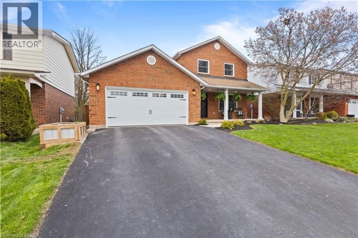 Photo 2 at 7 Colonial Crescent, Cedarland, Brantford