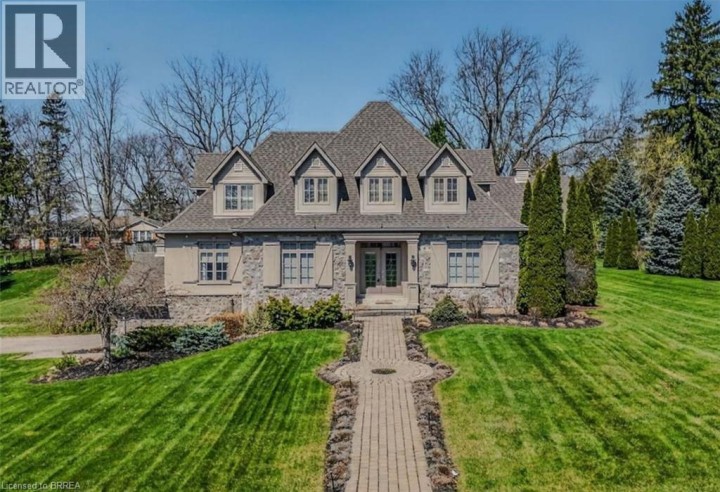 Photo 1 at 9 Rue Chateaux Terrace, Tutela Heights, Brantford