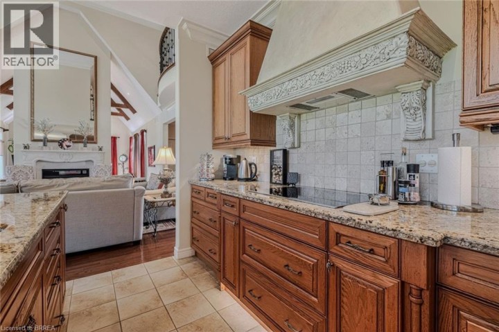 Photo 10 at 9 Rue Chateaux Terrace, Tutela Heights, Brantford