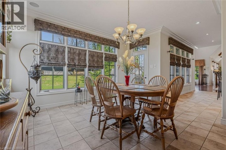 Photo 13 at 9 Rue Chateaux Terrace, Tutela Heights, Brantford