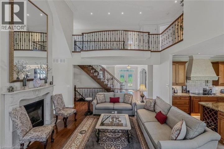 Photo 14 at 9 Rue Chateaux Terrace, Tutela Heights, Brantford