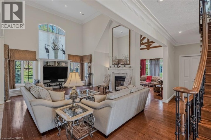 Photo 15 at 9 Rue Chateaux Terrace, Tutela Heights, Brantford