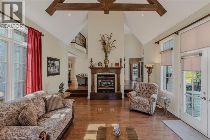 Photo 18 at 9 Rue Chateaux Terrace, Tutela Heights, Brantford
