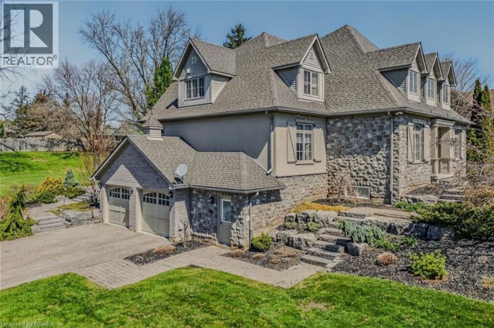 Photo 2 at 9 Rue Chateaux Terrace, Tutela Heights, Brantford