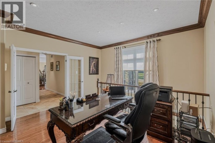 Photo 20 at 9 Rue Chateaux Terrace, Tutela Heights, Brantford