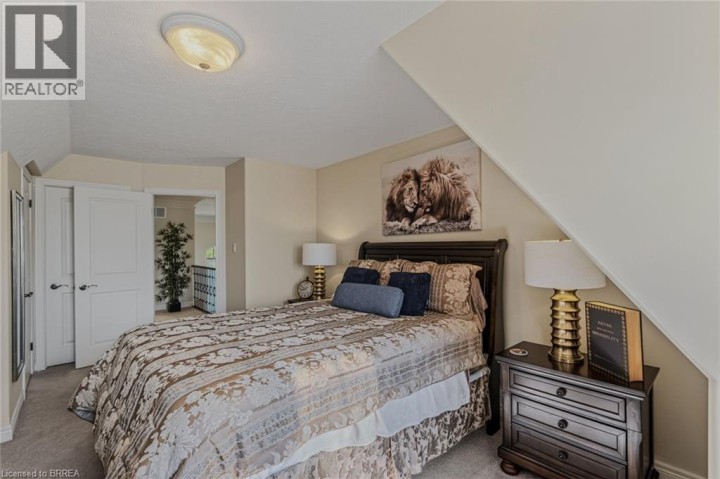 Photo 28 at 9 Rue Chateaux Terrace, Tutela Heights, Brantford
