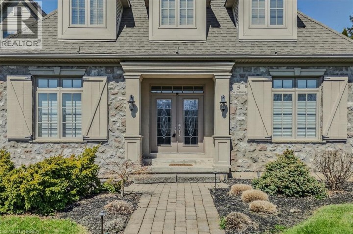 Photo 3 at 9 Rue Chateaux Terrace, Tutela Heights, Brantford