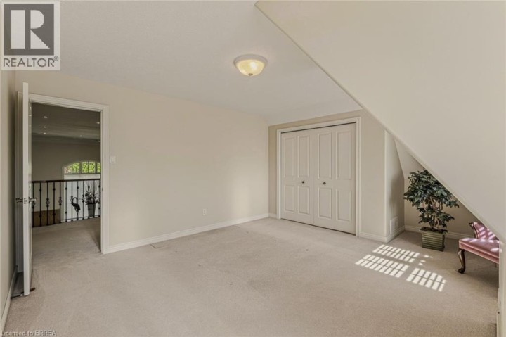 Photo 30 at 9 Rue Chateaux Terrace, Tutela Heights, Brantford
