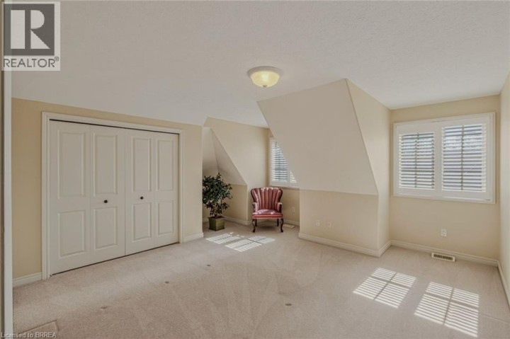 Photo 31 at 9 Rue Chateaux Terrace, Tutela Heights, Brantford