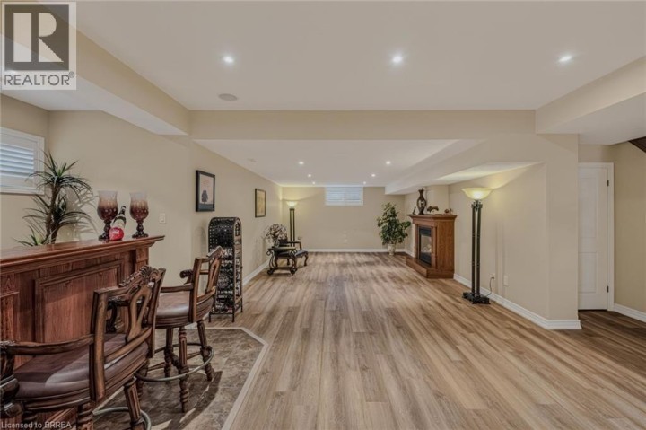 Photo 36 at 9 Rue Chateaux Terrace, Tutela Heights, Brantford