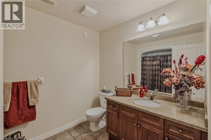 Photo 38 at 9 Rue Chateaux Terrace, Tutela Heights, Brantford
