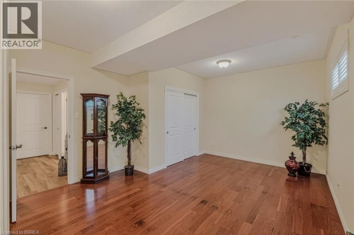 Photo 39 at 9 Rue Chateaux Terrace, Tutela Heights, Brantford