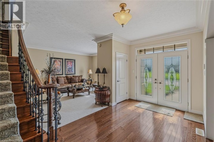 Photo 4 at 9 Rue Chateaux Terrace, Tutela Heights, Brantford