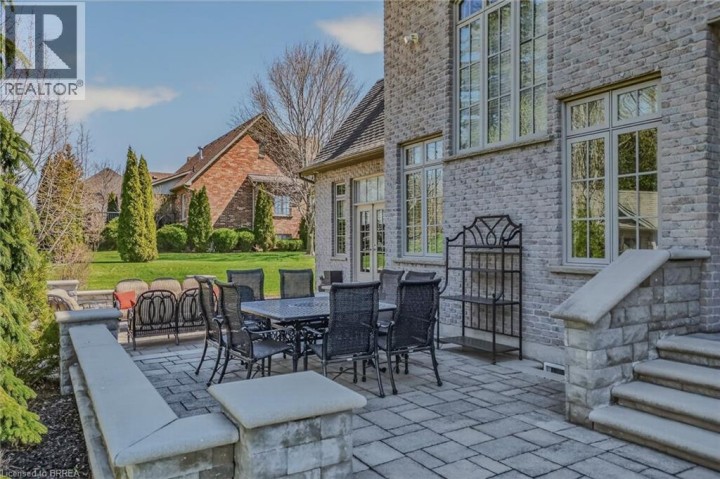 Photo 42 at 9 Rue Chateaux Terrace, Tutela Heights, Brantford