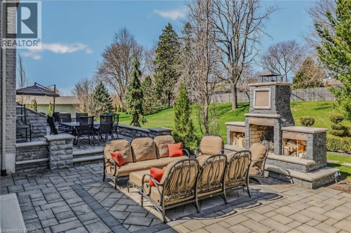 Photo 44 at 9 Rue Chateaux Terrace, Tutela Heights, Brantford