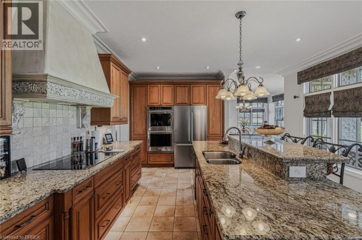 Photo 9 at 9 Rue Chateaux Terrace, Tutela Heights, Brantford
