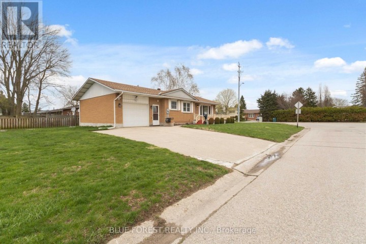 Photo 5 at 2 Wadsworth Drive, Ingersoll - South, Ingersoll