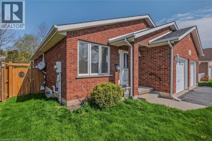 Photo 3 at 44 Donegal Drive, Donegal / Mcguiness, Brantford