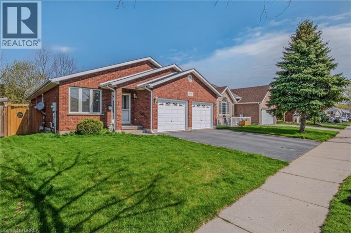 Photo 2 at 44 Donegal Drive, Donegal / Mcguiness, Brantford