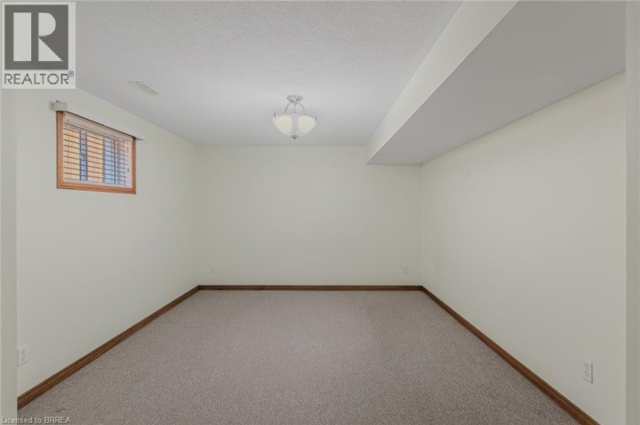 Photo 32 at 44 Donegal Drive, Donegal / Mcguiness, Brantford