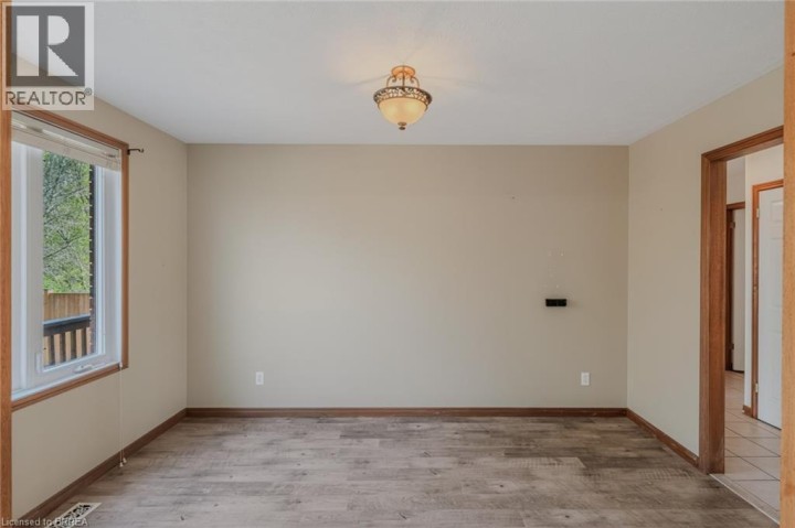 Photo 14 at 44 Donegal Drive, Donegal / Mcguiness, Brantford