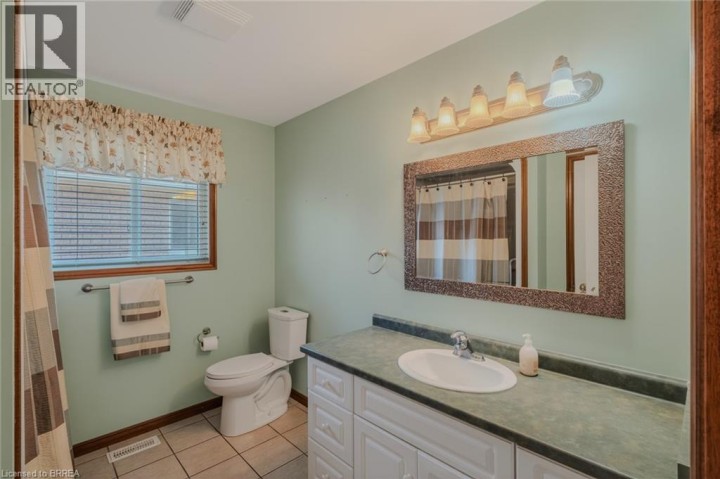 Photo 20 at 44 Donegal Drive, Donegal / Mcguiness, Brantford