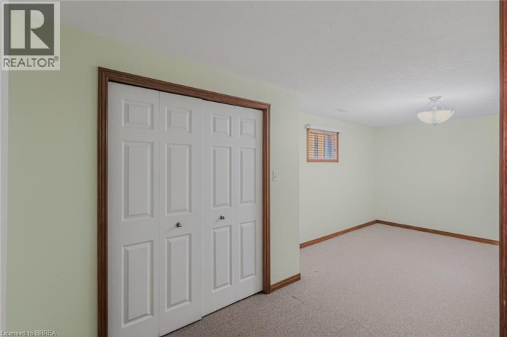 Photo 31 at 44 Donegal Drive, Donegal / Mcguiness, Brantford