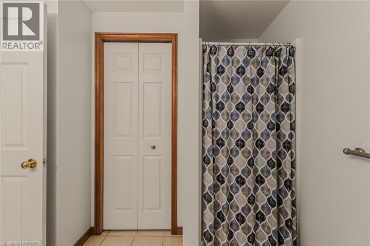 Photo 35 at 44 Donegal Drive, Donegal / Mcguiness, Brantford