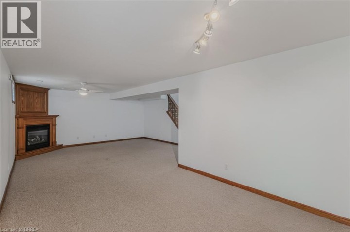 Photo 28 at 44 Donegal Drive, Donegal / Mcguiness, Brantford