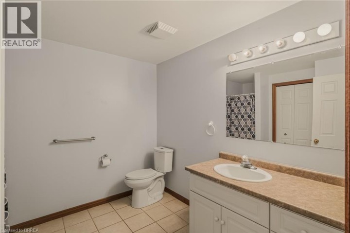 Photo 34 at 44 Donegal Drive, Donegal / Mcguiness, Brantford