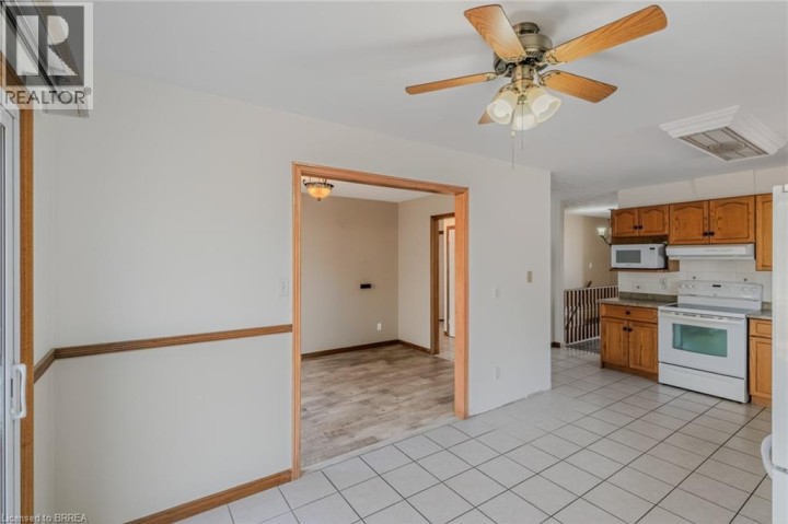 Photo 13 at 44 Donegal Drive, Donegal / Mcguiness, Brantford