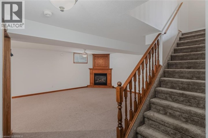 Photo 24 at 44 Donegal Drive, Donegal / Mcguiness, Brantford