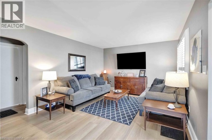 Photo 11 at 21 Sussex Avenue, Terrace Hill, Brantford